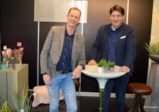 Patrick van Paassen van Joy Plant en Danny den Breejen, die de kweker vanuit salesmanagement ondersteunt in de verkoop